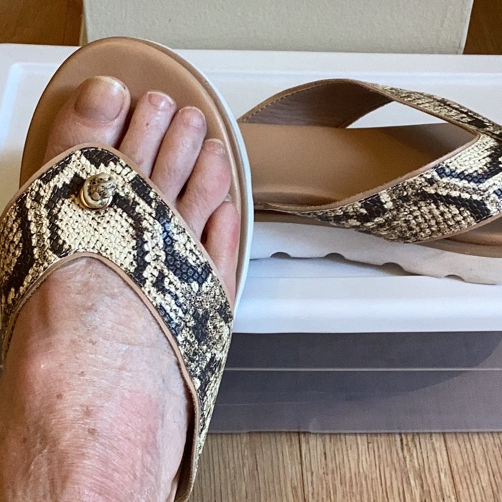 Donald/Pliner Laura-size 10 M.Synthetic snakeskin upper Man made outsole preow - Picture 8 of 8